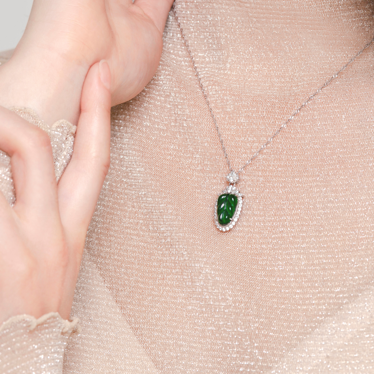 green leaf pendent decorated with zircons and with silver chain included